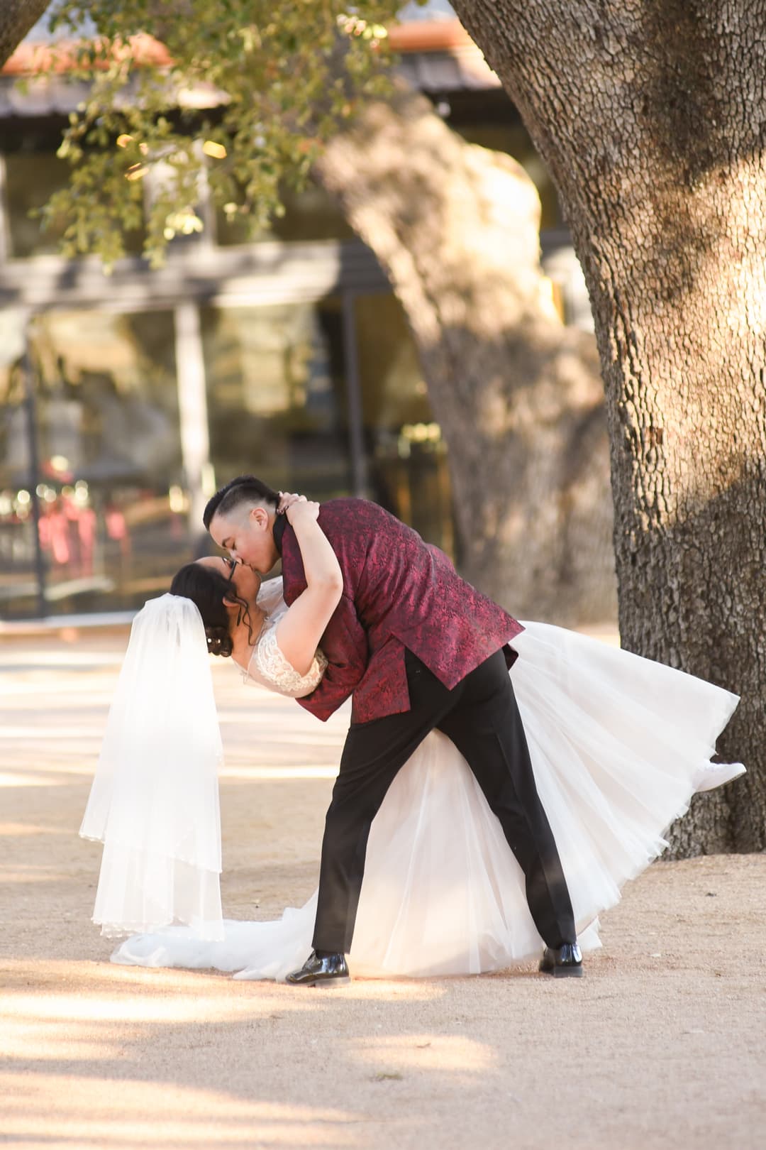 Glimmering Oaks Dip Kiss